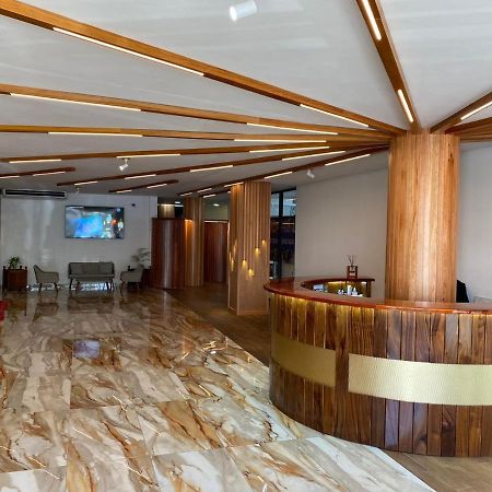 Murex Plaza Hotel & Suites Monrovia Extérieur photo