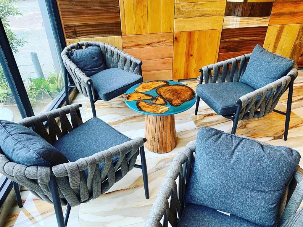 Murex Plaza Hotel & Suites Monrovia Extérieur photo