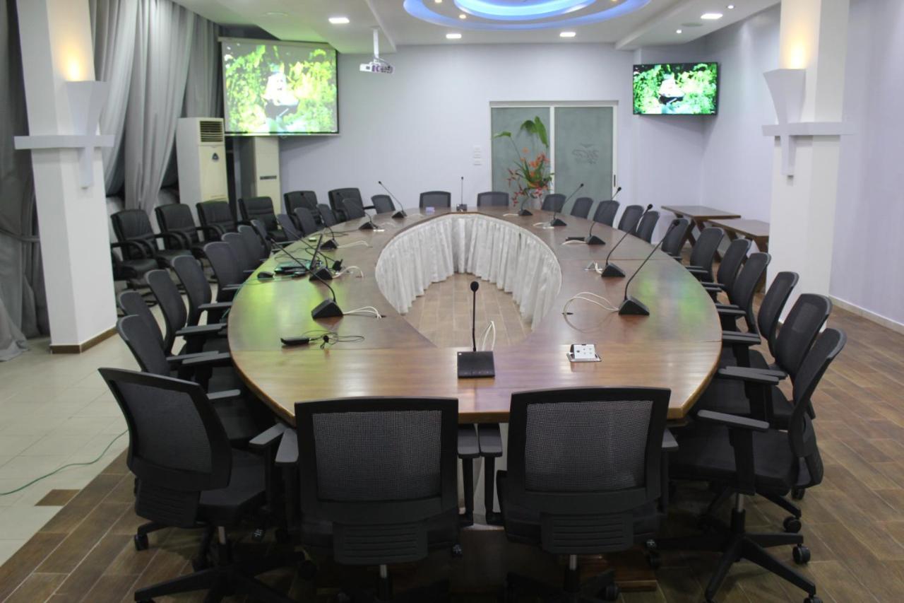 Murex Plaza Hotel & Suites Monrovia Extérieur photo