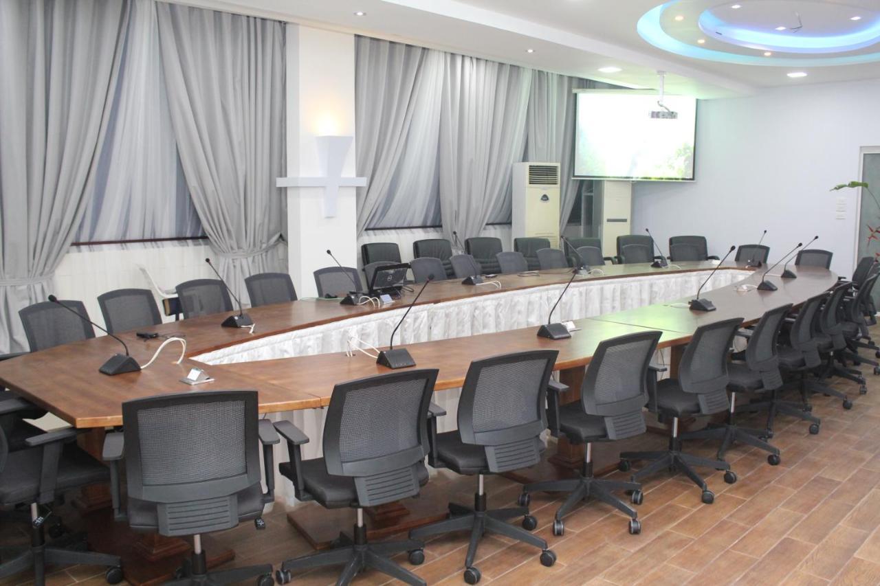 Murex Plaza Hotel & Suites Monrovia Extérieur photo