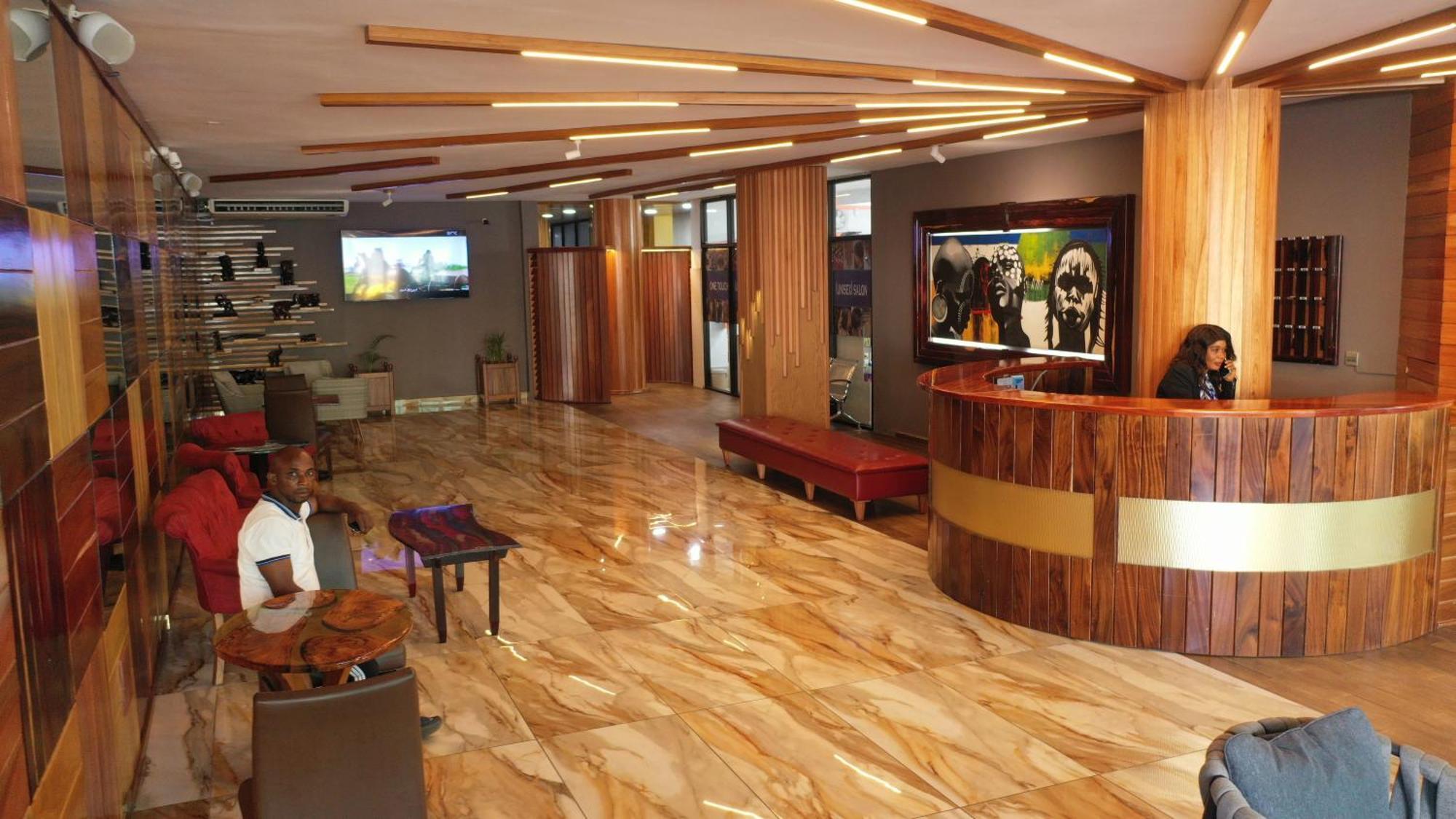 Murex Plaza Hotel & Suites Monrovia Extérieur photo