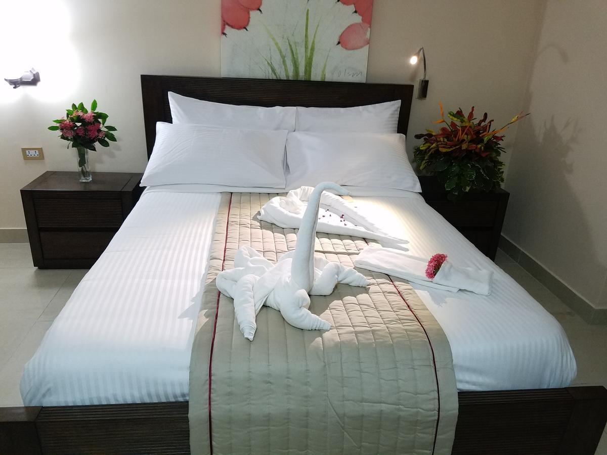 Murex Plaza Hotel & Suites Monrovia Extérieur photo