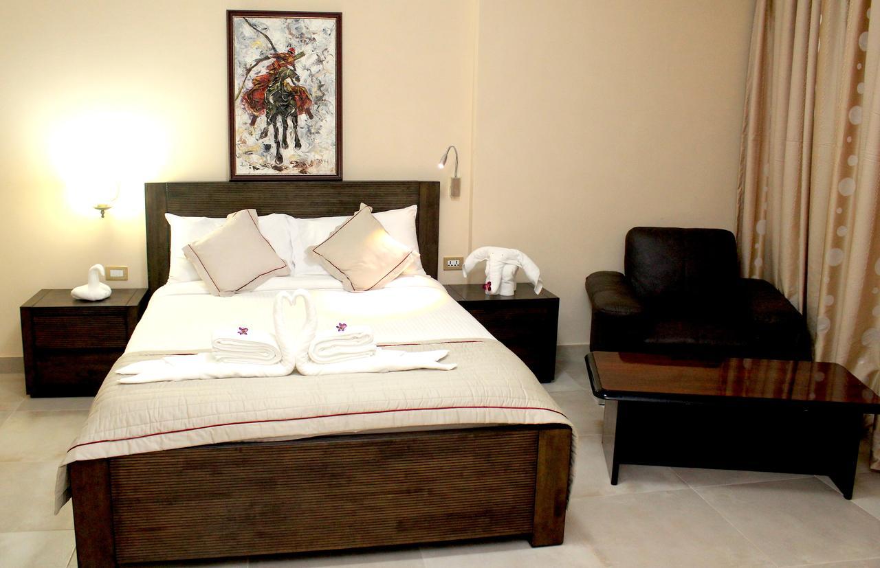 Murex Plaza Hotel & Suites Monrovia Extérieur photo
