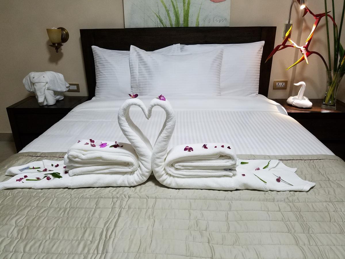 Murex Plaza Hotel & Suites Monrovia Extérieur photo