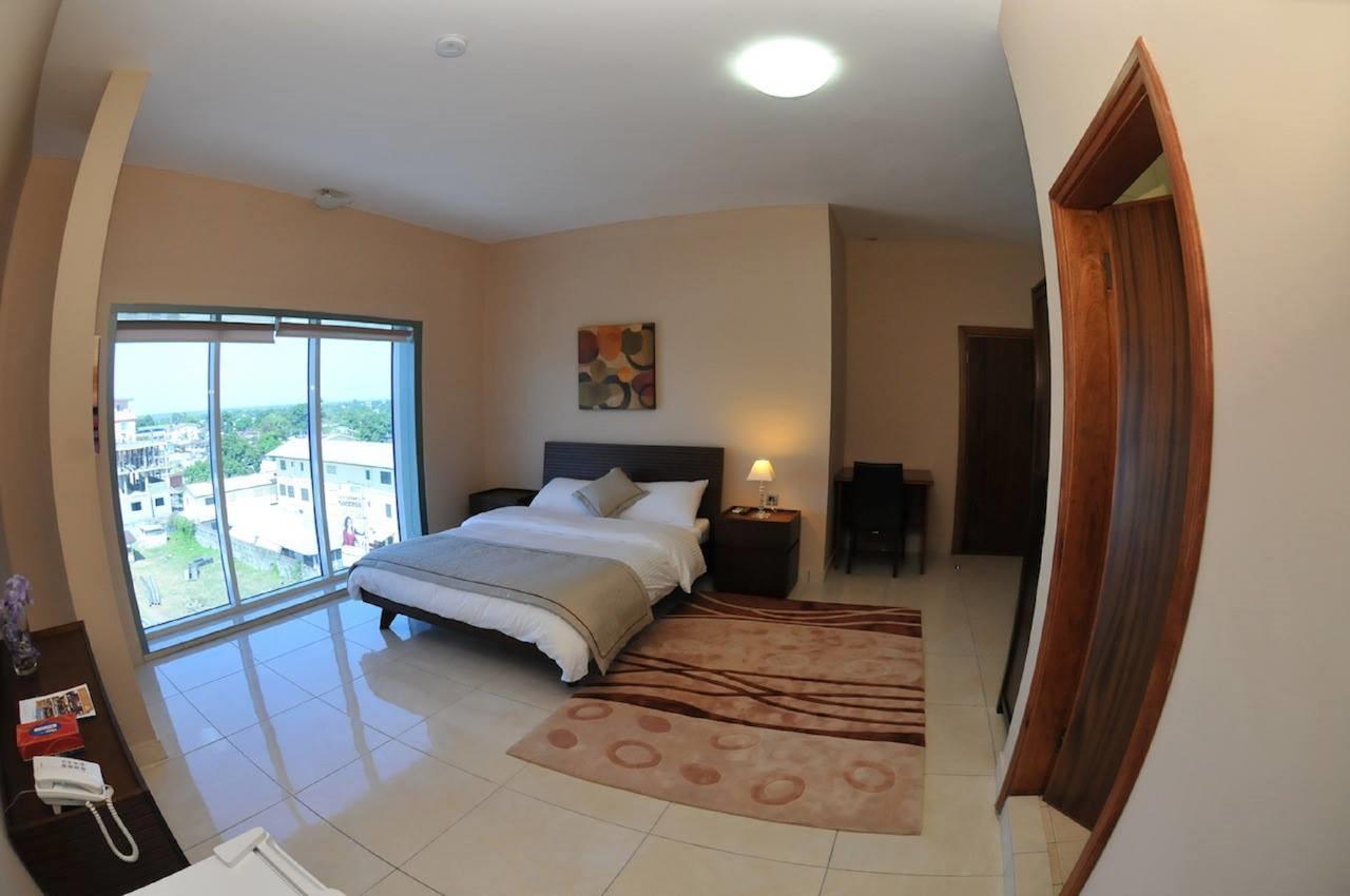 Murex Plaza Hotel & Suites Monrovia Extérieur photo