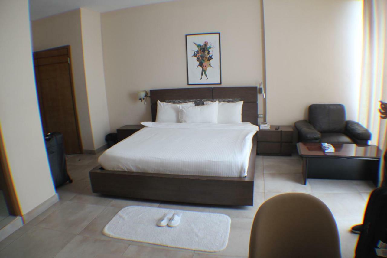 Murex Plaza Hotel & Suites Monrovia Extérieur photo