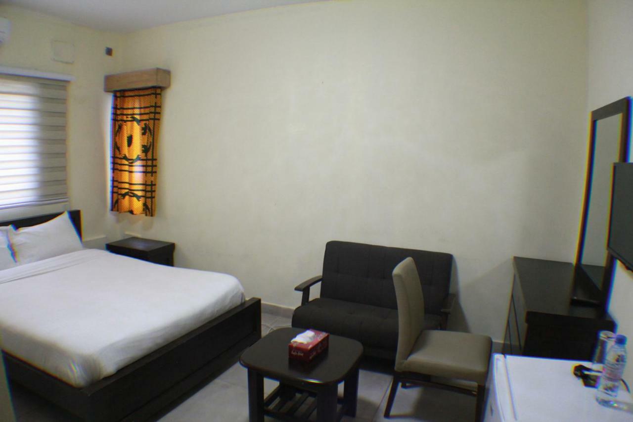 Murex Plaza Hotel & Suites Monrovia Extérieur photo